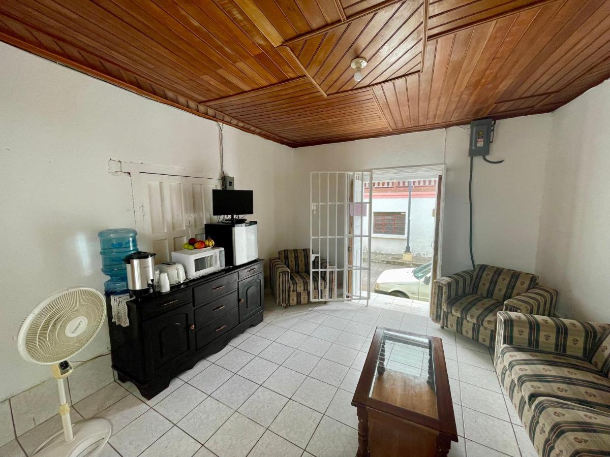 Hostal Inn 1 Flores Ngoại thất bức ảnh