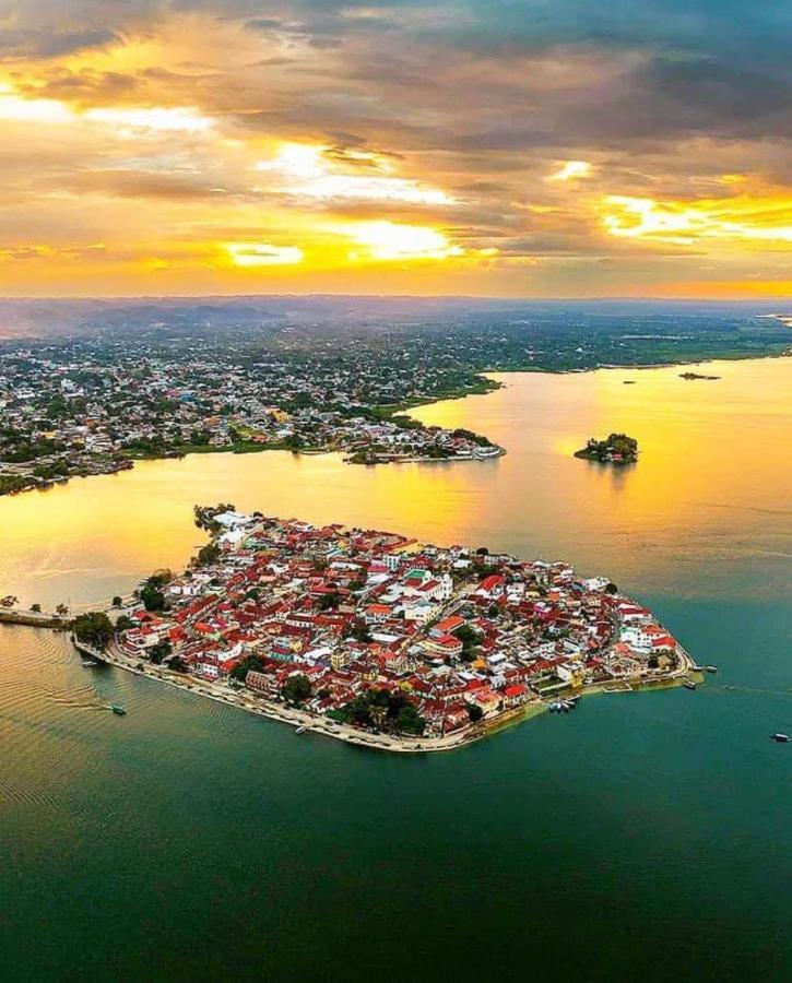 Hostal Inn 1 Flores Ngoại thất bức ảnh