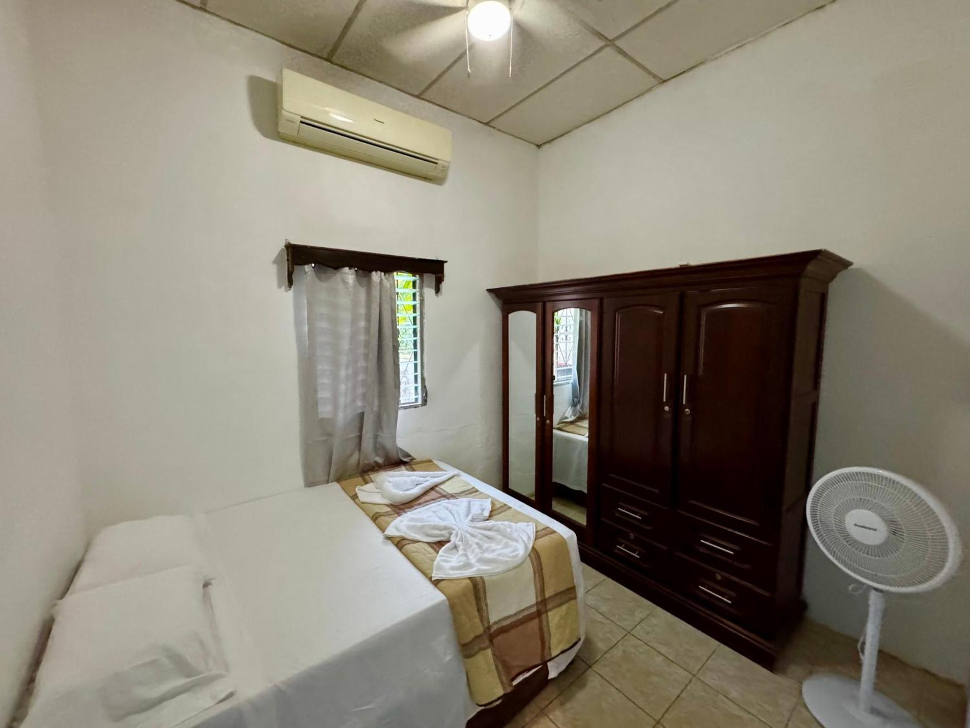 Hostal Inn 1 Flores Ngoại thất bức ảnh
