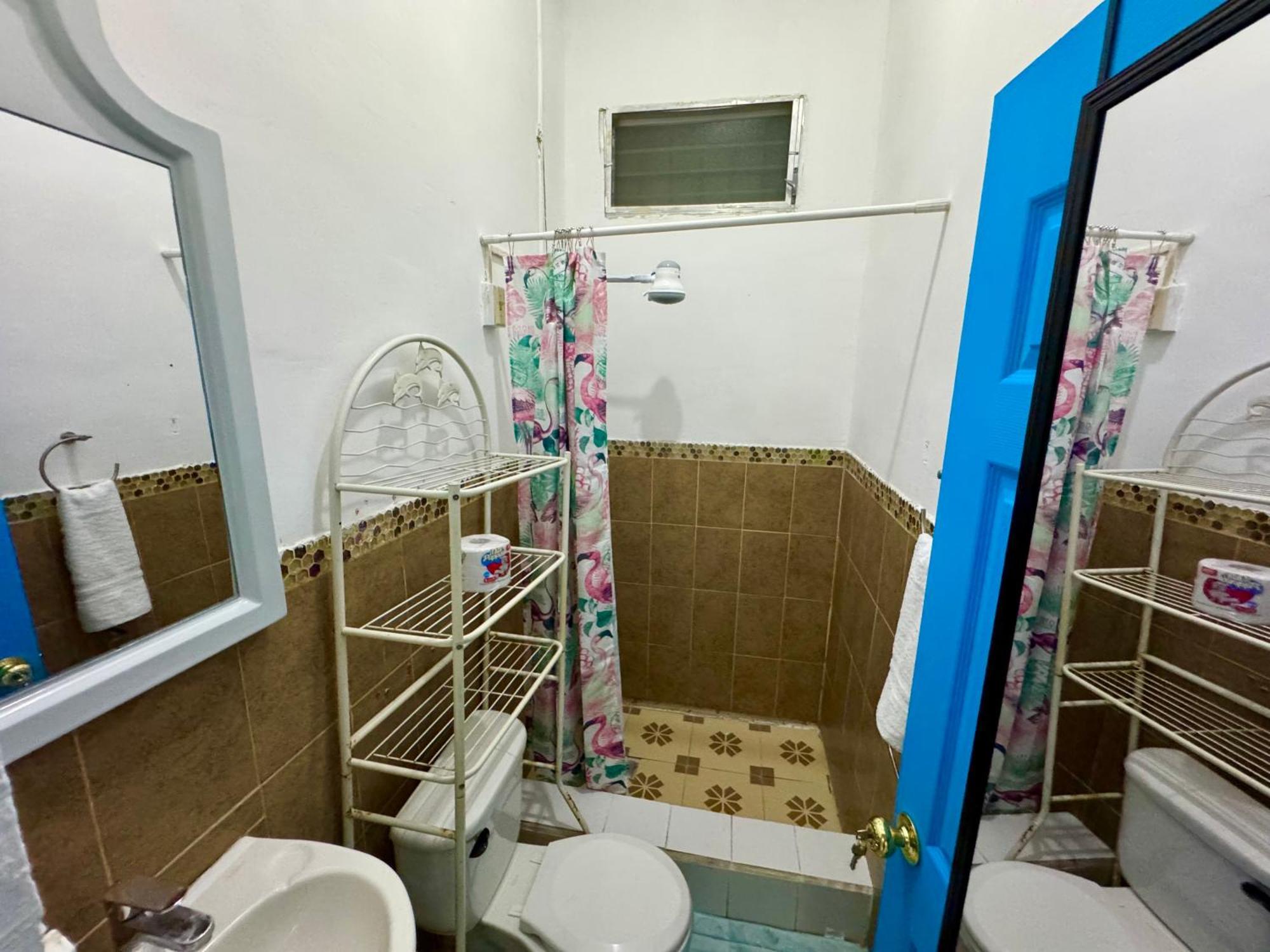 Hostal Inn 1 Flores Ngoại thất bức ảnh