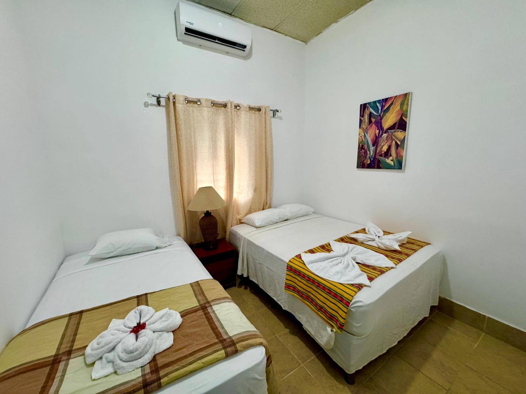 Hostal Inn 1 Flores Ngoại thất bức ảnh